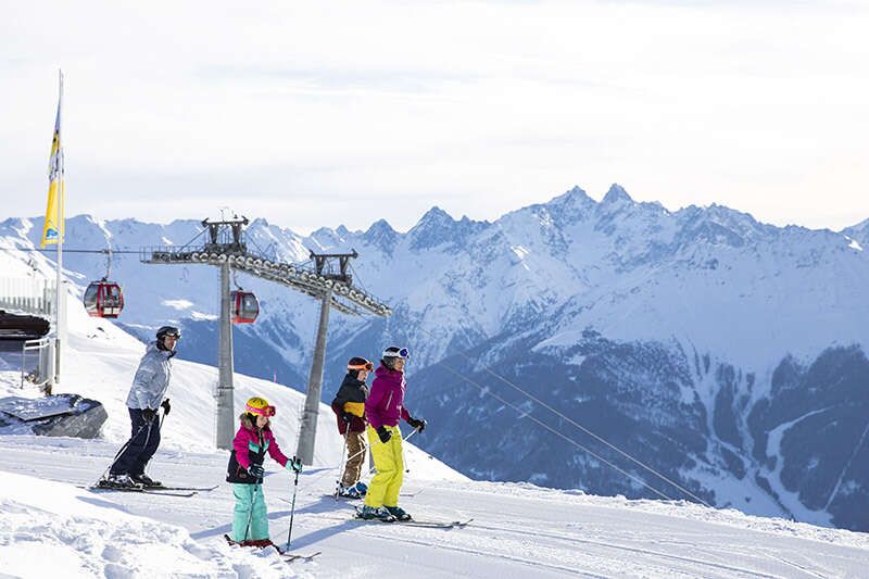 Skifahren mit der Familie in Fiss