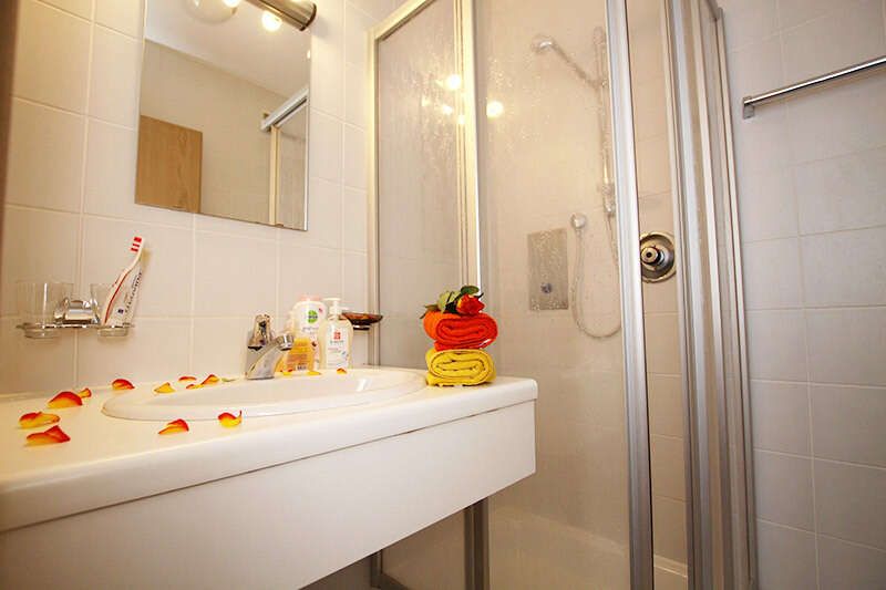 Bathroom and shower in Apartment 2 in Fiss